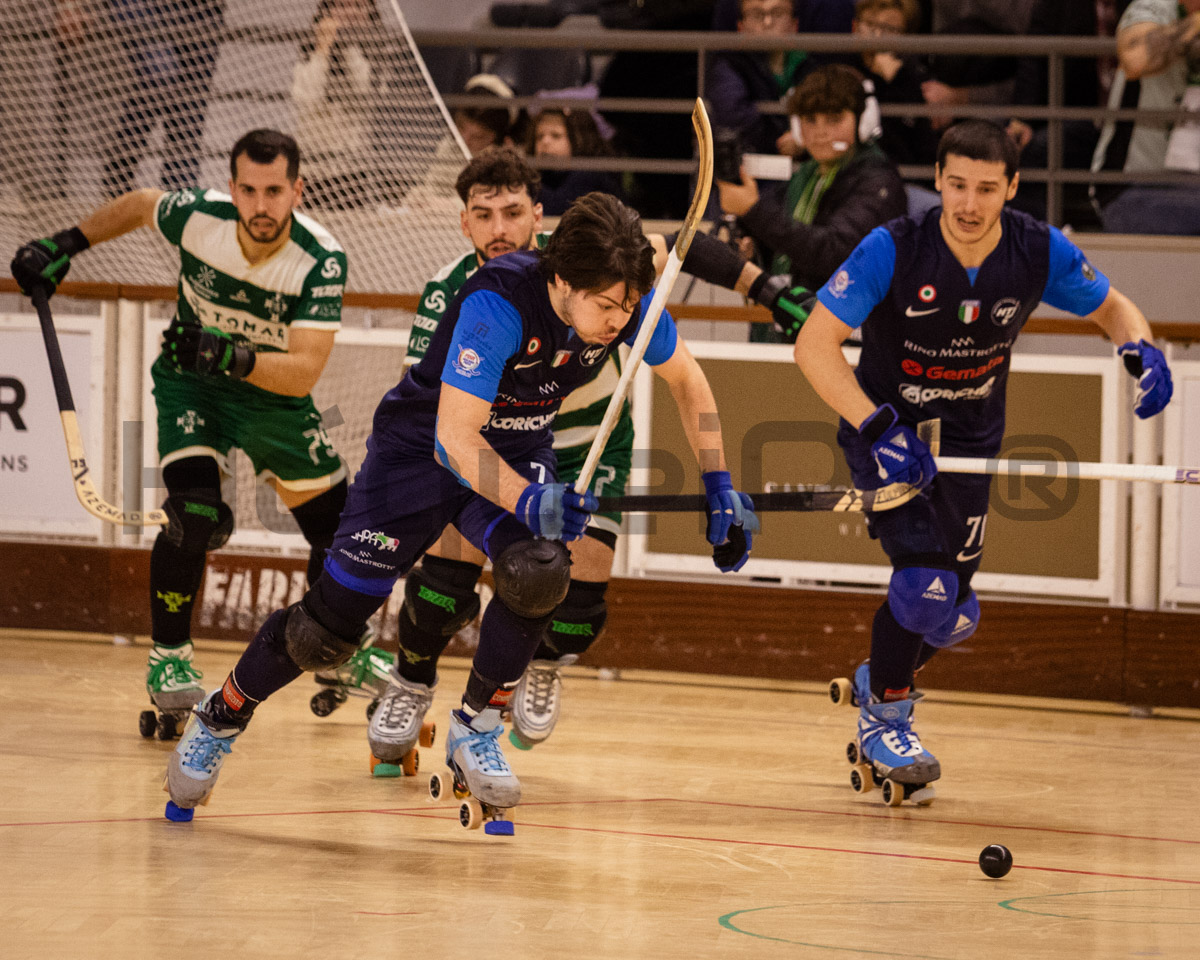 Giulio Cocco arranca para o segundo golo do Trissino em Tomar. Os italianos estiveram a vencer por duas vezes, mas o