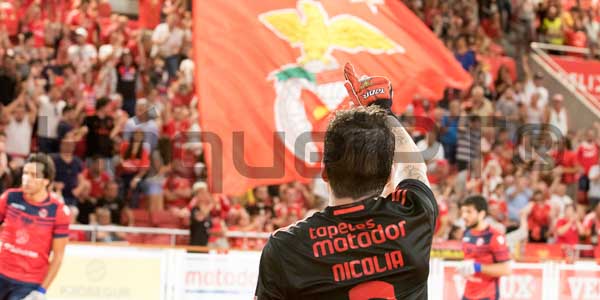 Épica reviravolta deixa Benfica a uma vitória do título