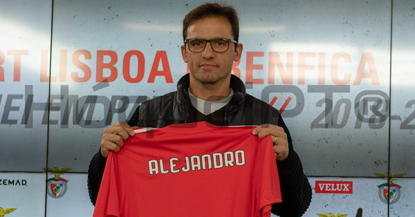 Alejandro Domínguez apresentado